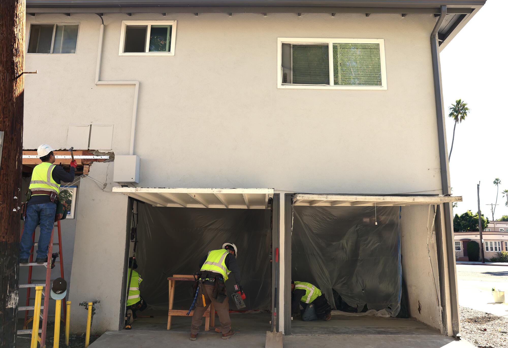 VENICE-CA-NOVEMBER 7, 2024: An apartment building in Venice is being re